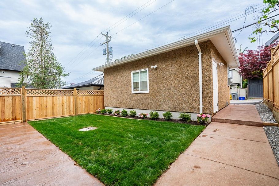 2561 W 2nd Avenue Vancouver, BC - 6