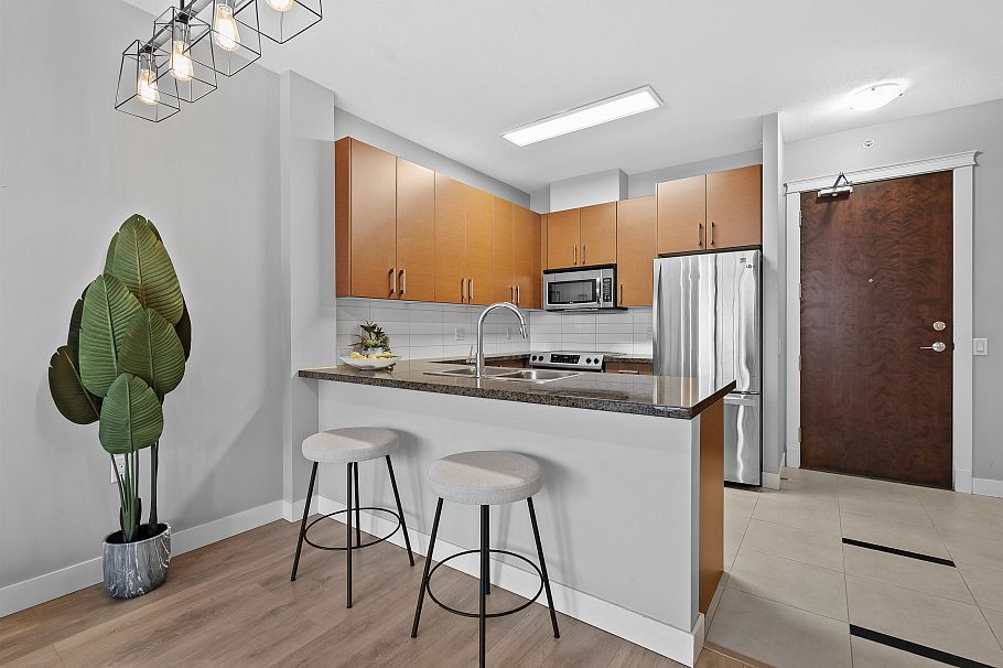 902 4250 Dawson Street Burnaby, BC - 9