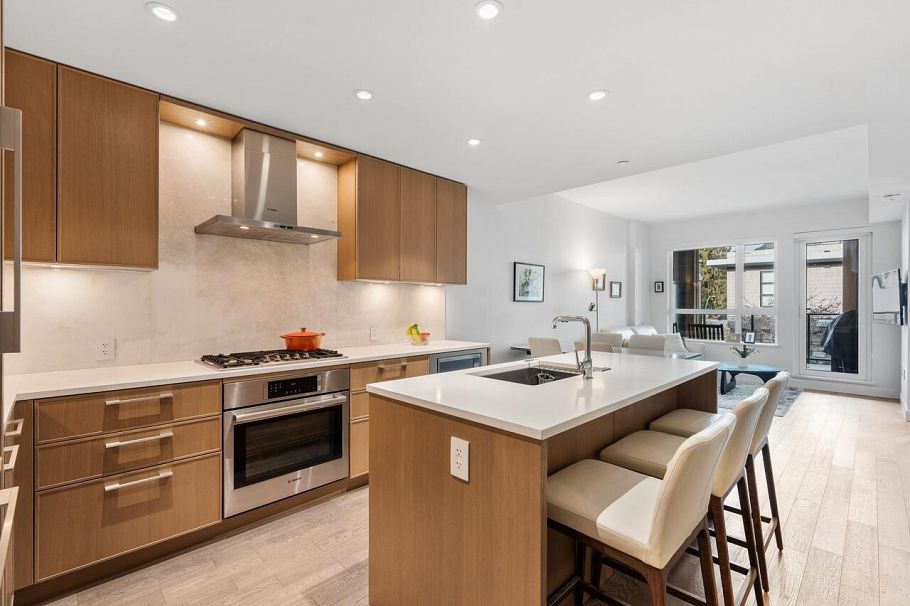 302 3220 Connaught Crescent North Vancouver, BC - 5