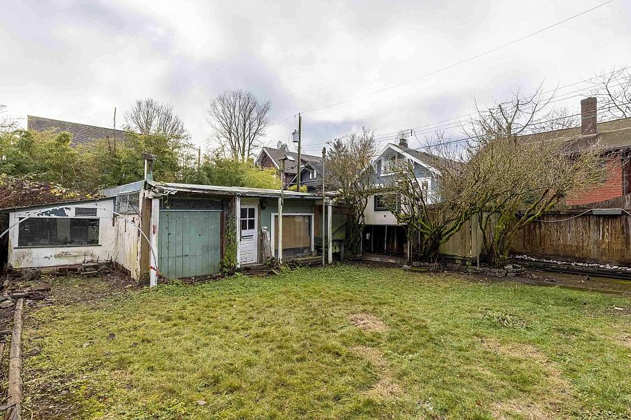 3056 W 6th Avenue Vancouver, BC - 32