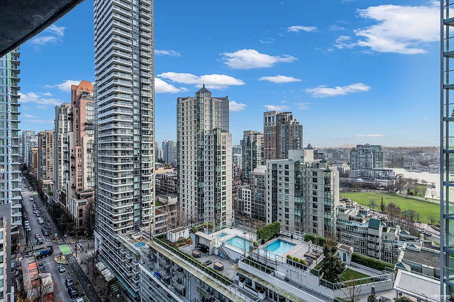 1901 501 Pacific Street Vancouver, BC - 2