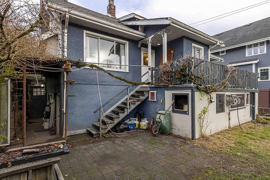 3056 W 6th Avenue Vancouver, BC - 30