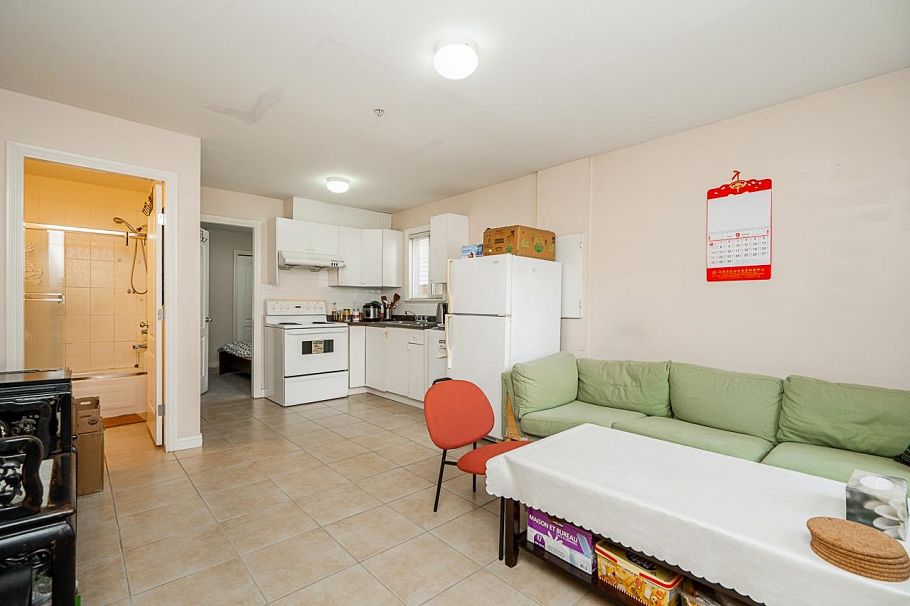 2887 E Georgia Street Vancouver, BC - 23