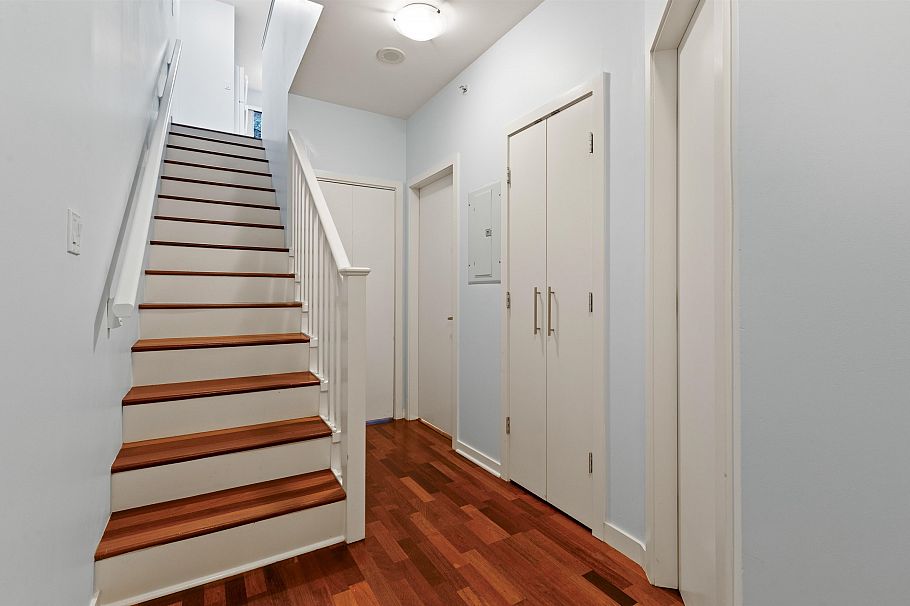 975 Beatty Street Vancouver, BC - 2