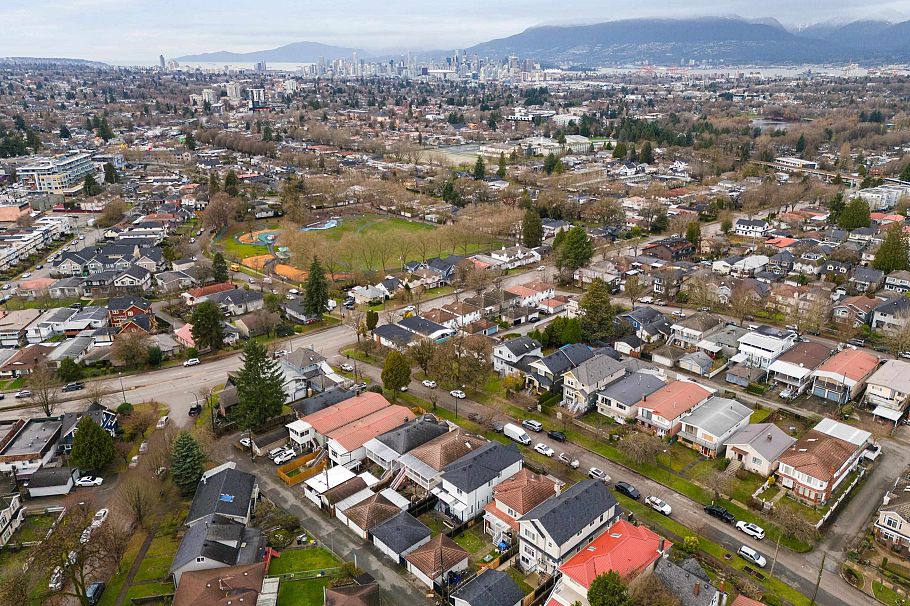 2496 Brock Street Vancouver, BC - 26