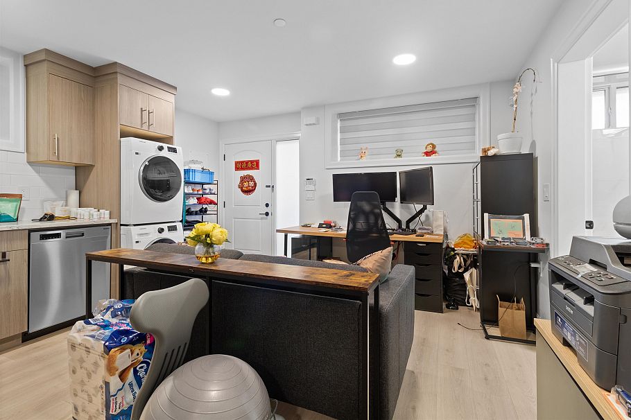 7662 French Street Vancouver, BC - 38