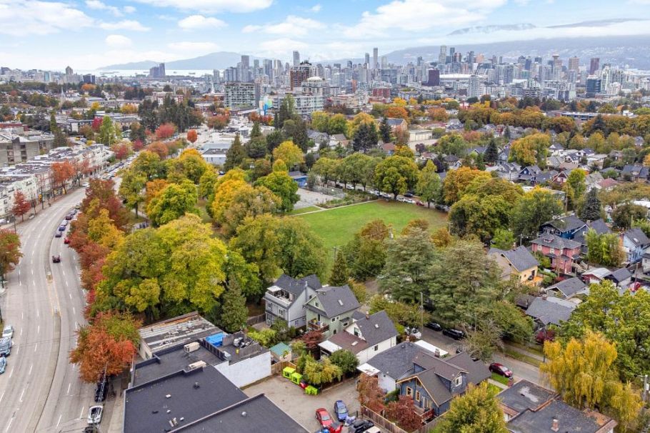 614 E 14th Avenue Vancouver, BC - 36