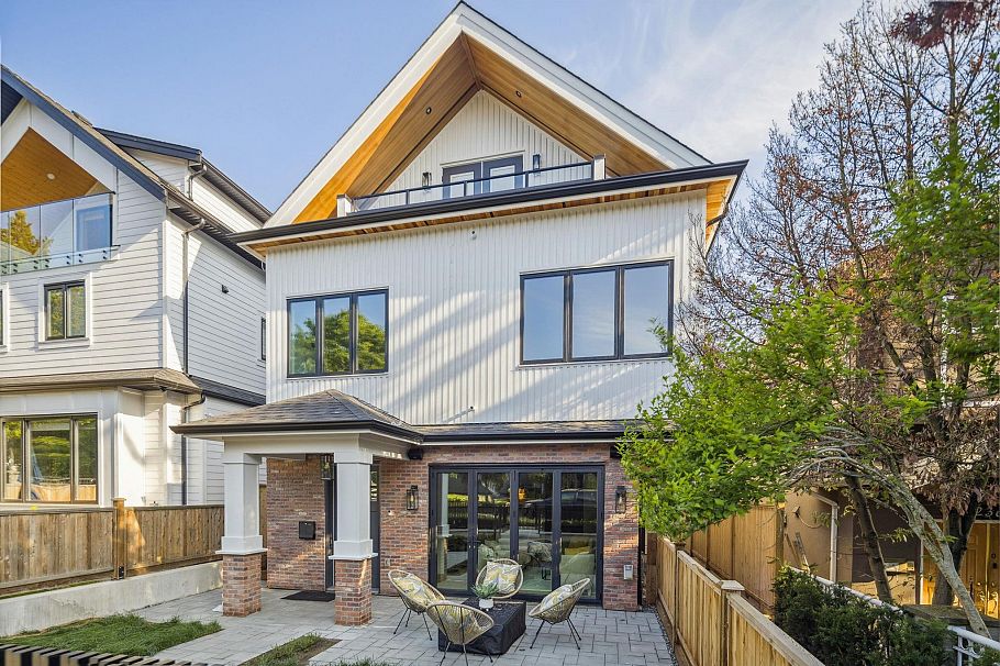 #1 2244 E 11th Avenue Vancouver, BC - 1