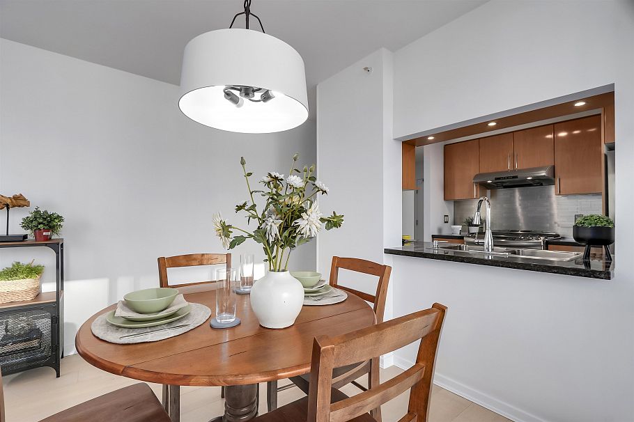 1807 1077 Marinaside Crescent Vancouver, BC - 13