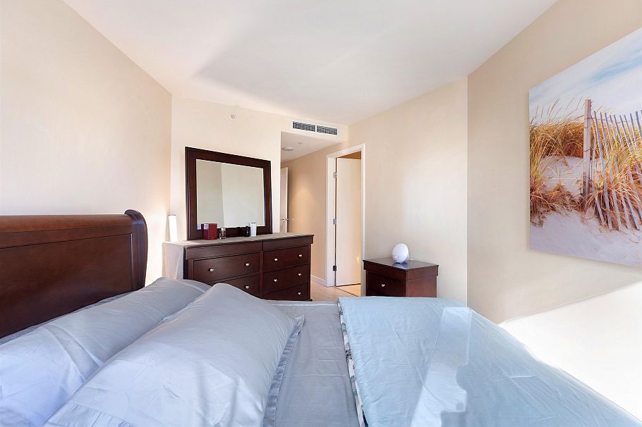 305 8 Smithe Mews Vancouver, BC - 22