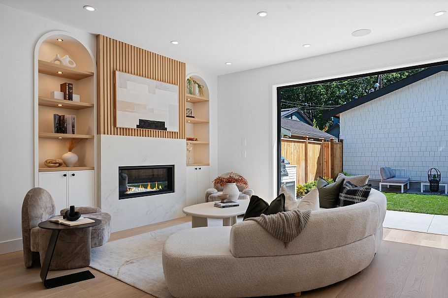 2 2846 W 12th Avenue Vancouver, BC - 1