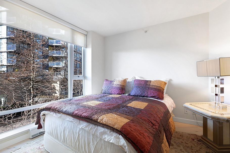 305 8 Smithe Mews Vancouver, BC - 15