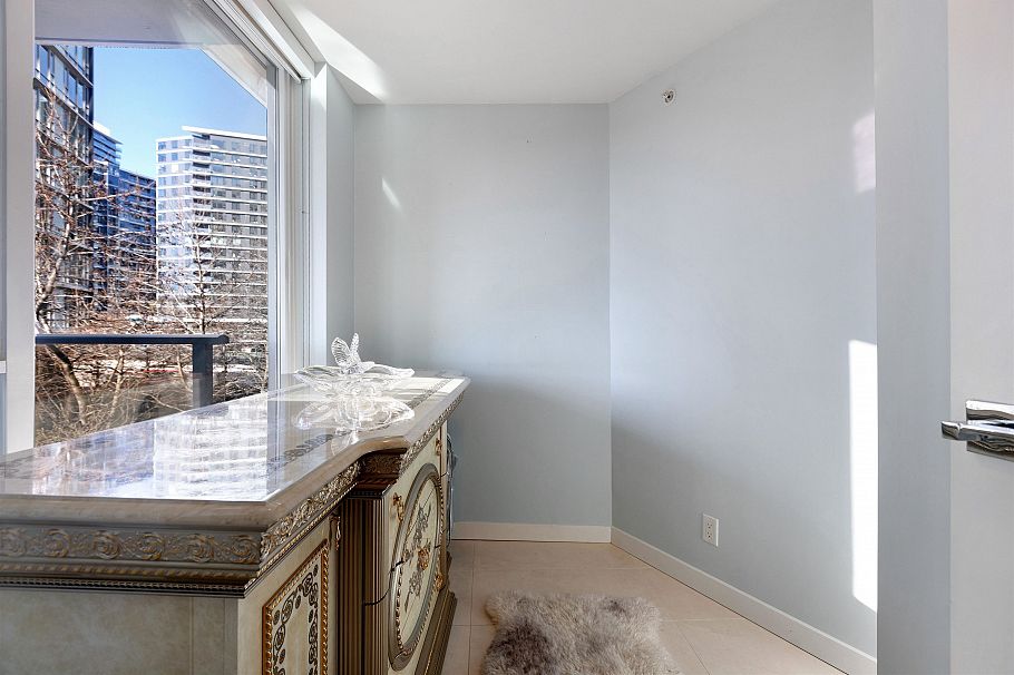 305 8 Smithe Mews Vancouver, BC - 27