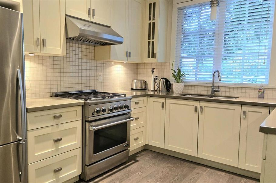 5467 Dunbar Street Vancouver, BC - 5