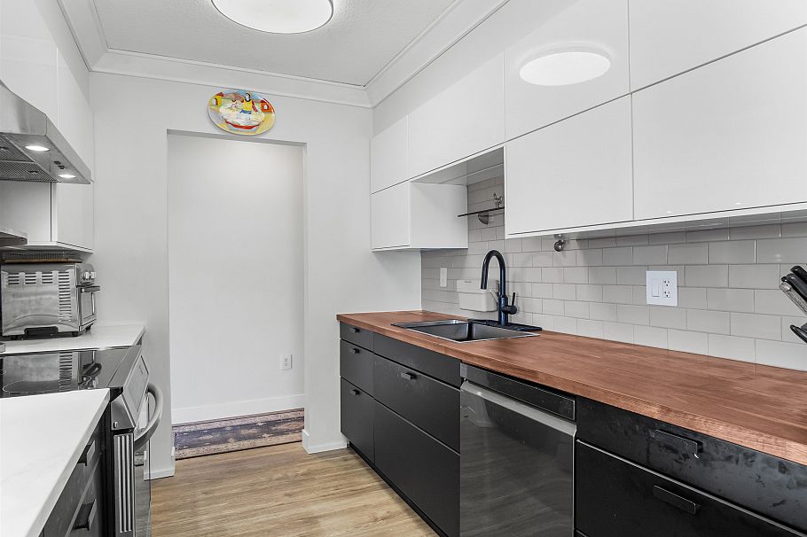 306 134 W 20th Street North Vancouver, BC - 11