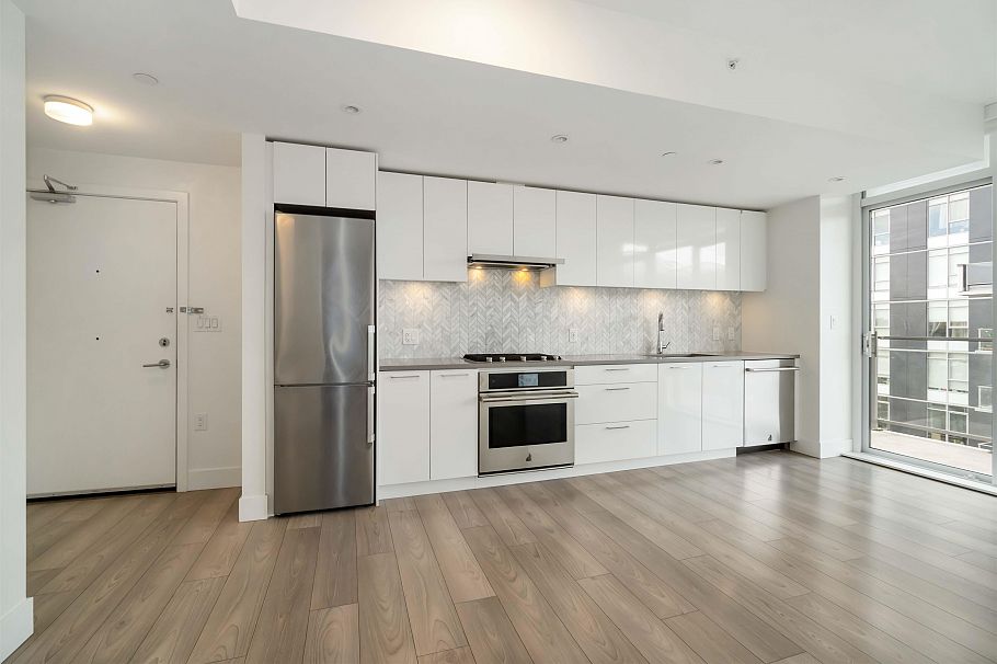 808 3581 E Kent Avenue North Vancouver, BC - 8