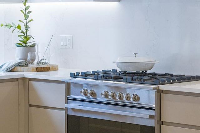 2430 W 49th Avenue Vancouver, BC - 13