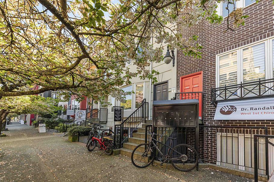 1858 W 1st Avenue Vancouver, BC - 34