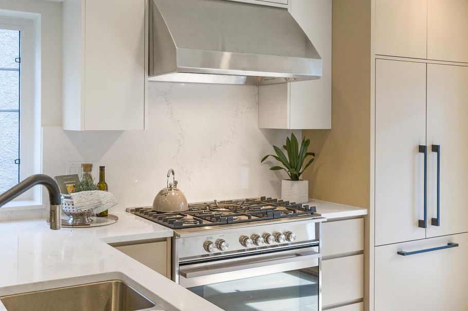 2436 W 49th Avenue Vancouver, BC - 11