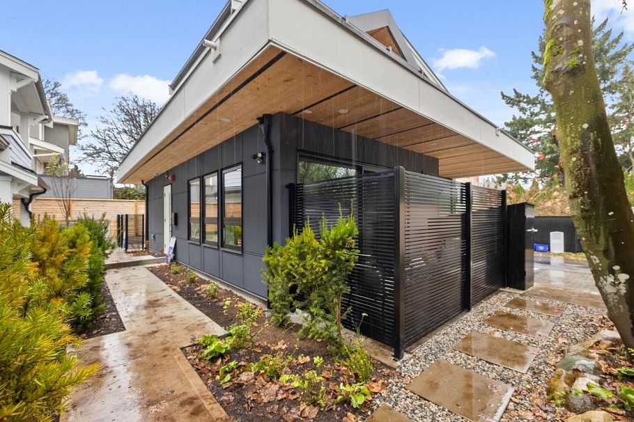 2430 W 49th Avenue Vancouver, BC - 34