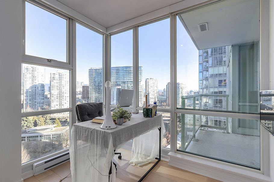 1807 1077 Marinaside Crescent Vancouver, BC - 16