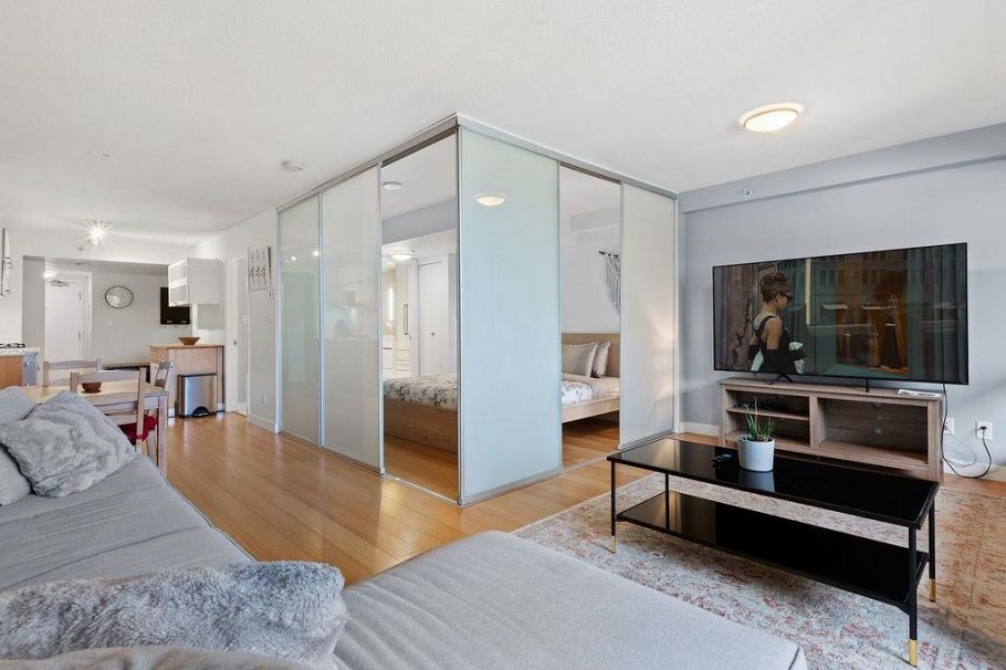 406 718 Main Street Vancouver, BC - 1