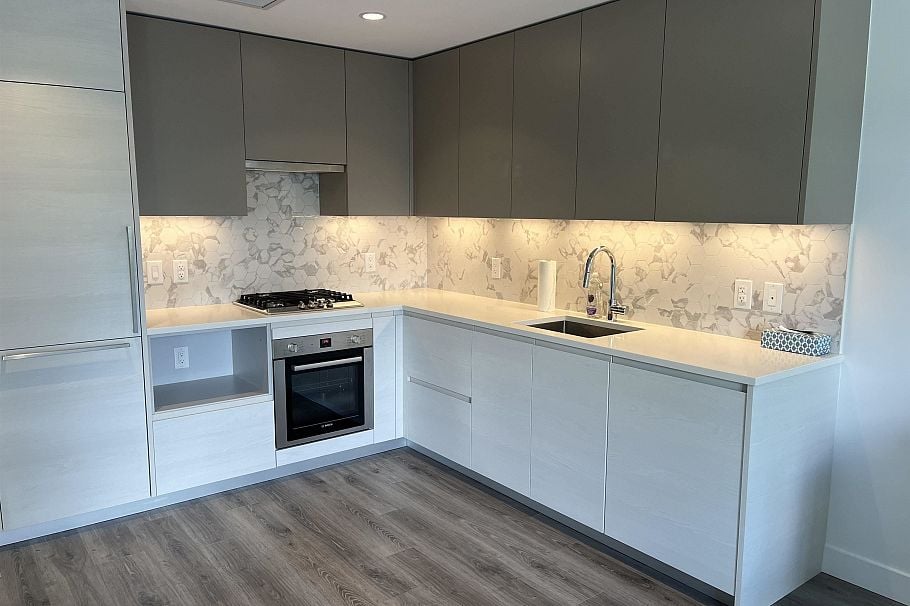 905 8181 Chester Street Vancouver, BC - 2