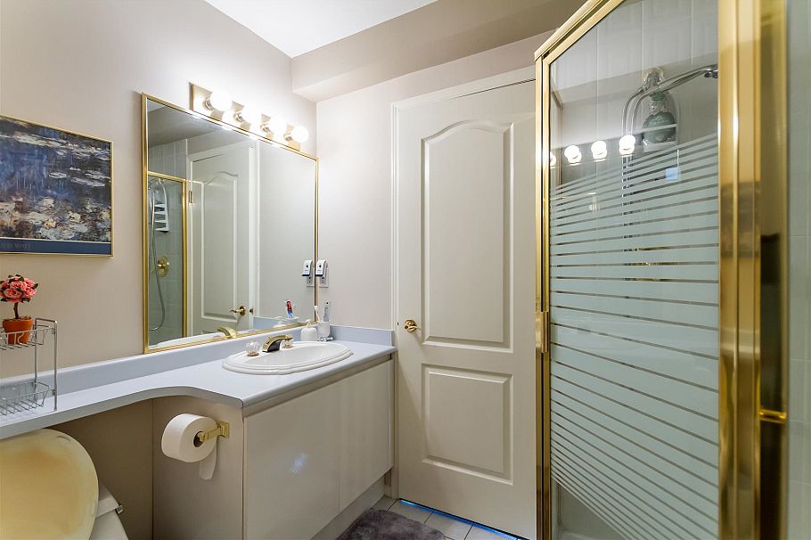 1028 W 51st Avenue Vancouver, BC - 20