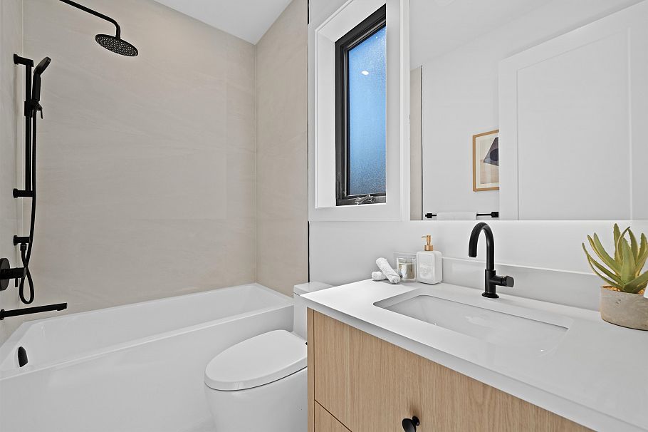 2 2846 W 12th Avenue Vancouver, BC - 20