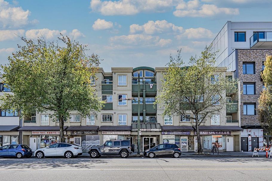 211 868 Kingsway Vancouver, BC - 1