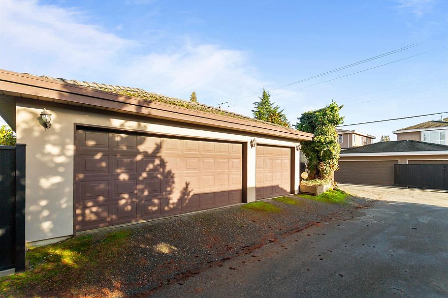 1028 W 51st Avenue Vancouver, BC - 32