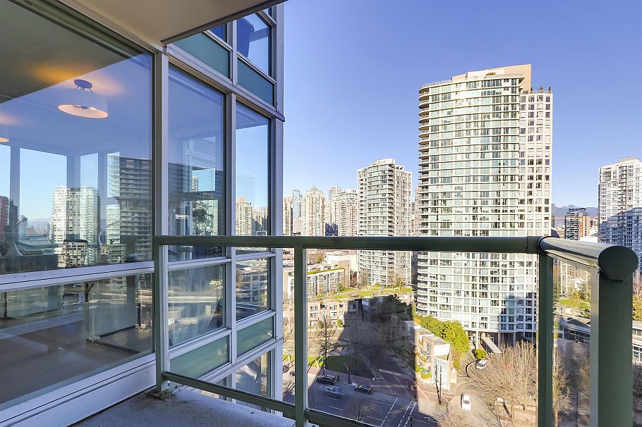 1807 1077 Marinaside Crescent Vancouver, BC - 10