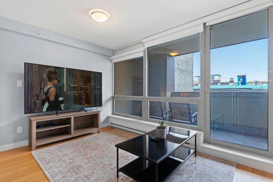 406 718 Main Street Vancouver, BC - 2