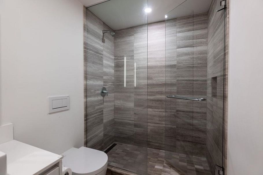 4208 1480 Howe Street Vancouver, BC - 40