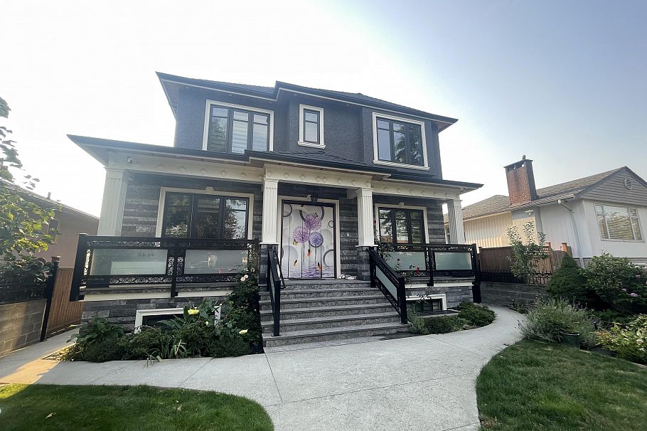 208x 37TH AVENUE, Vancouver BC V5P 1G3 Vancouver, BC - 1