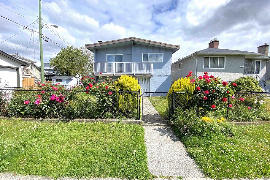 3305B E 25TH AVENUE, Vancouver BC V5R 1J7 Vancouver, BC - 1