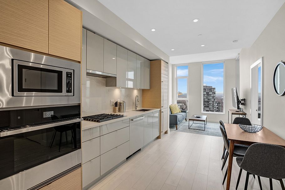 2308 3438 Sawmill Crescent Vancouver, BC - 2