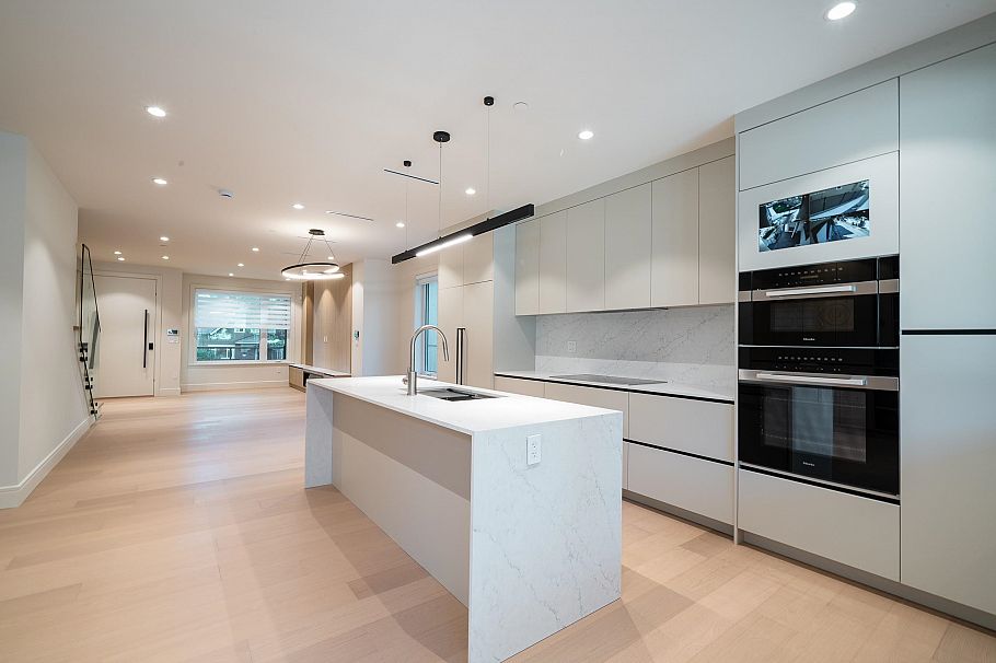 3849 W 26th Avenue Vancouver, BC - 4