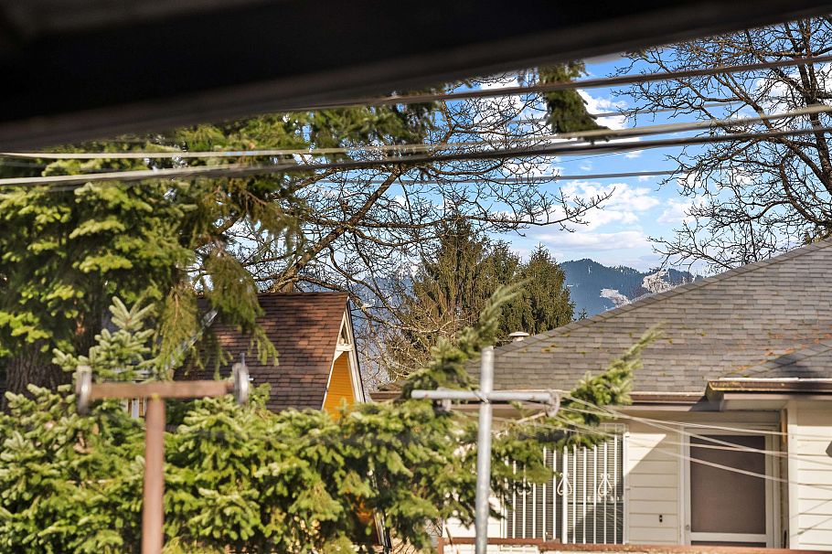 1181 E 24th Avenue Vancouver, BC - 14