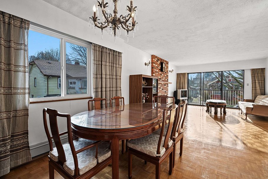 1181 E 24th Avenue Vancouver, BC - 11