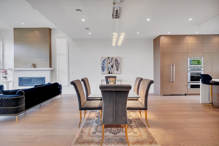 440 W Queens Road North Vancouver, BC - 2