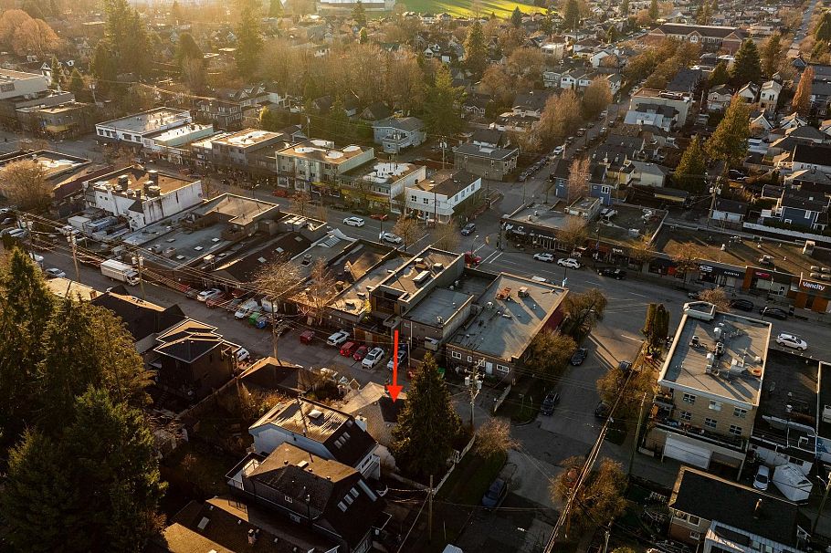 228 E 26th Avenue Vancouver, BC - 39