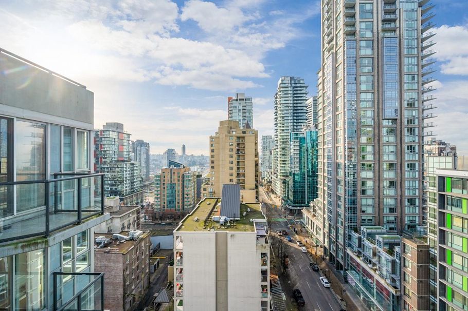 1606 1212 Howe Street Vancouver, BC - 13