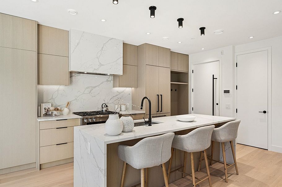 2 3036 W 14th Avenue Vancouver, BC - 3