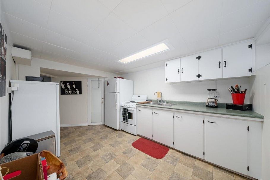 322 E 25th Street North Vancouver, BC - 14