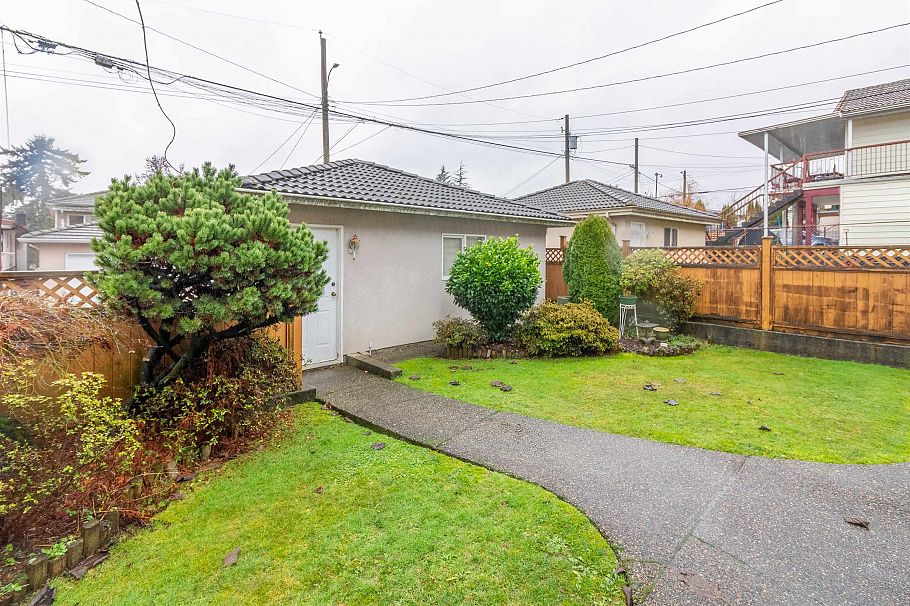 2468 E 4th Avenue Vancouver, BC - 35