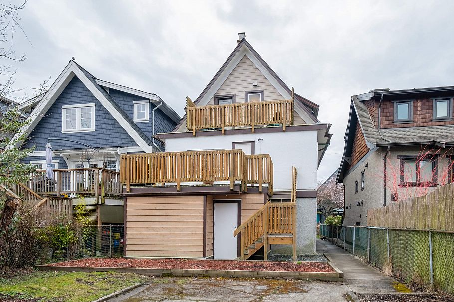 1021 E 14th Avenue Vancouver, BC - 25