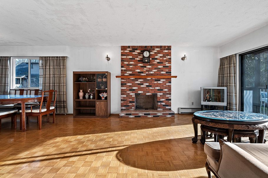 1181 E 24th Avenue Vancouver, BC - 5