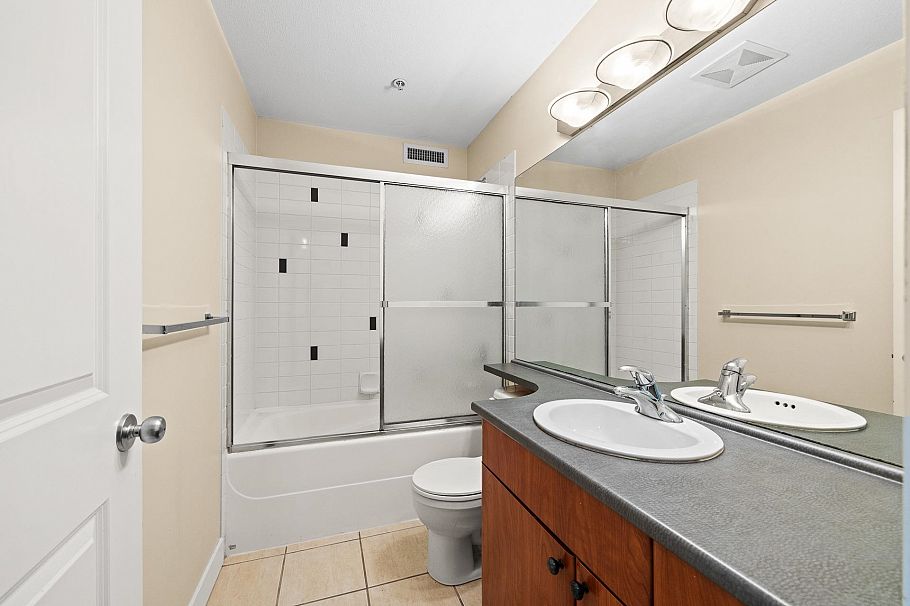 417 7089 Mont Royal Square Vancouver, BC - 25