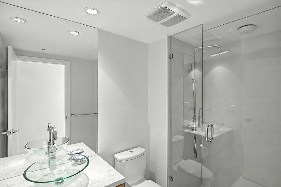 305 8 Smithe Mews Vancouver, BC - 16